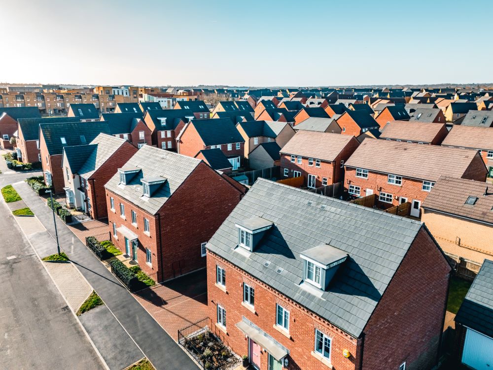 https://quinnroofing.co.uk/wp-content/uploads/2025/04/New-home-build-resize-.jpg