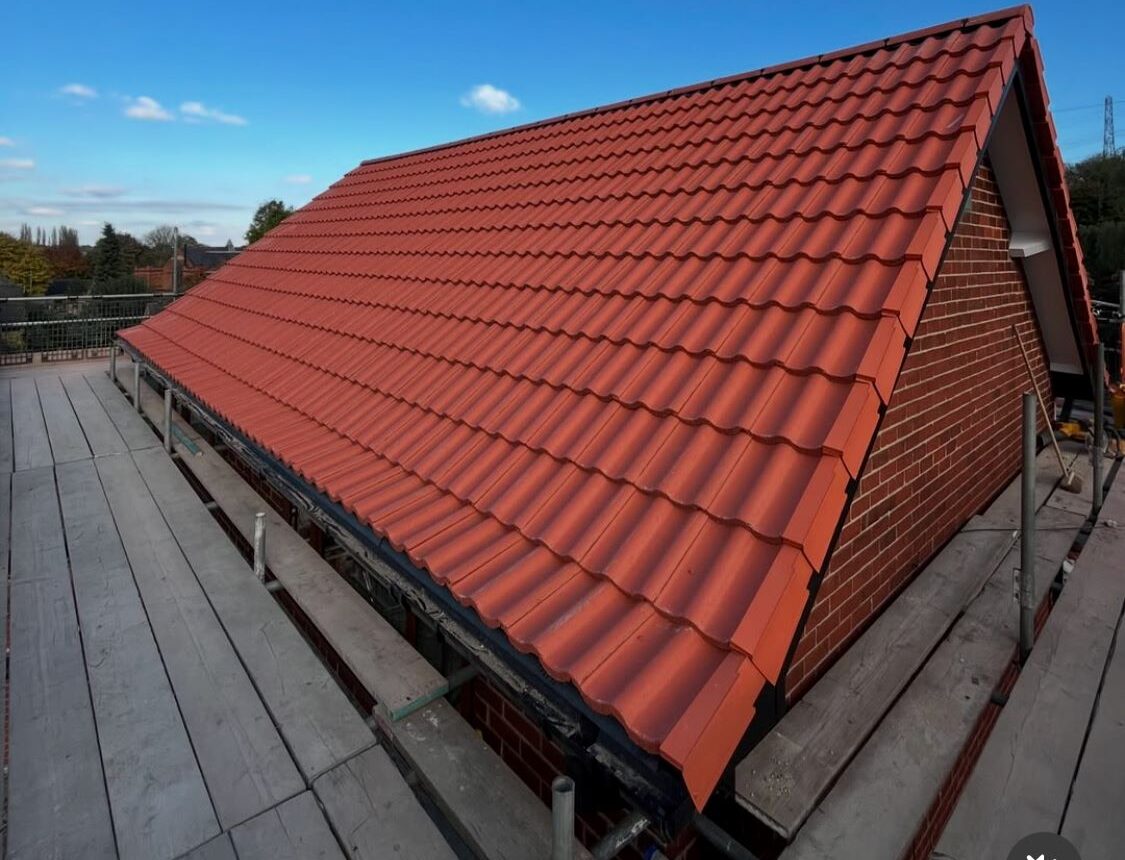 https://quinnroofing.co.uk/wp-content/uploads/2025/04/domenstic-and-commercial-home-page-pic-e1745485449545.jpg